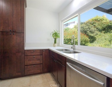 Nestled on a quiet street at the heart of the Palos Verdes - photo 16