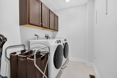 Welcome home to this beautifully maintained, just 4-year-old - photo 17