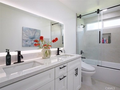 Nestled on a quiet street at the heart of the Palos Verdes - photo 19