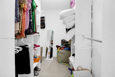 Beautifully updated unit featuring modern finishes throughout