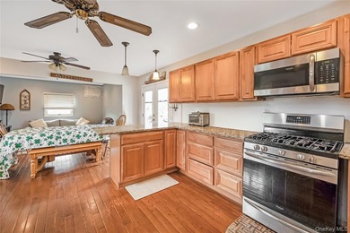 Amityville South. Raised after Sandy! All Renovated 3Bedroom, 2 - photo 9