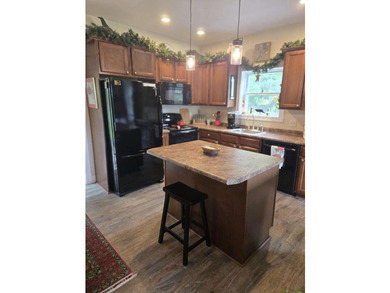 Welcome to this adorable Colonial offering 3 bedrooms, 1.5 baths - photo 7