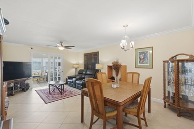 Light, bright & beautifully updated 2/2 villa in the desirable - photo 12