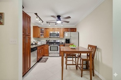 Light, bright & beautifully updated 2/2 villa in the desirable - photo 18
