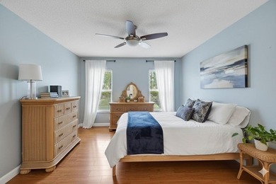 Light, bright & beautifully updated 2/2 villa in the desirable - photo 28