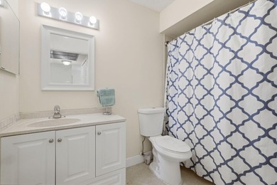 Light, bright & beautifully updated 2/2 villa in the desirable - photo 30