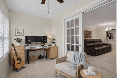 Light, bright & beautifully updated 2/2 villa in the desirable - photo 33