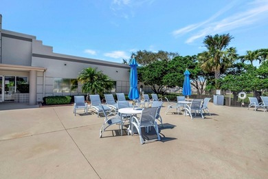 Light, bright & beautifully updated 2/2 villa in the desirable - photo 44