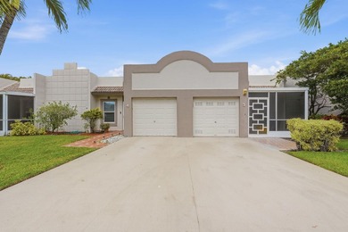 Light, bright & beautifully updated 2/2 villa in the desirable - photo 46