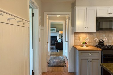 Welcome to the desirable Slate Hill Farm neighborhood. This - photo 18