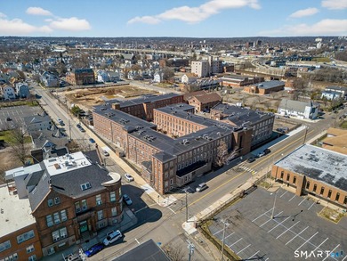 2 Bed, 2 Bath Loft Condo in Gated Community - Lofts on - photo 23