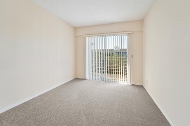 Lovely 2 bd, 1.5 bth condo in famous Boca Raton, FL. NEW a/c - photo 23