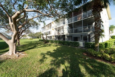 Lovely 2 bd, 1.5 bth condo in famous Boca Raton, FL. NEW a/c - photo 35