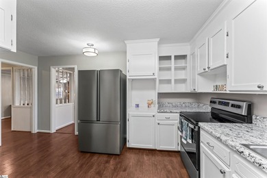 Offered by Diane Maxwell .... Great 3 bed 2 bath home on a - photo 13