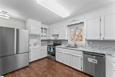 Offered by Diane Maxwell .... Great 3 bed 2 bath home on a - photo 14