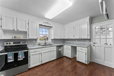 Offered by Diane Maxwell .... Great 3 bed 2 bath home on a - photo 15