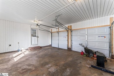 Offered by Diane Maxwell .... Great 3 bed 2 bath home on a - photo 25