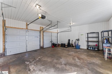 Offered by Diane Maxwell .... Great 3 bed 2 bath home on a - photo 26