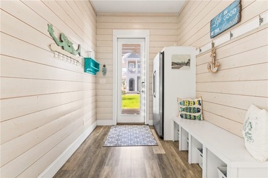 Welcome to this beautifully designed Fireside Park Cottage in - photo 3