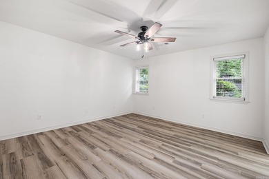 Beautifully remodeled 3 bedroom, 2 bathroom home offering 1,571 - photo 12