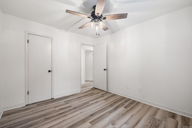 Beautifully remodeled 3 bedroom, 2 bathroom home offering 1,571 - photo 13