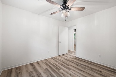 Beautifully remodeled 3 bedroom, 2 bathroom home offering 1,571 - photo 21