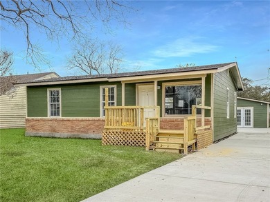 Beautifully updated coastal charmer in sought-after PA Cliffs! - photo 1