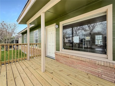 Beautifully updated coastal charmer in sought-after PA Cliffs! - photo 4