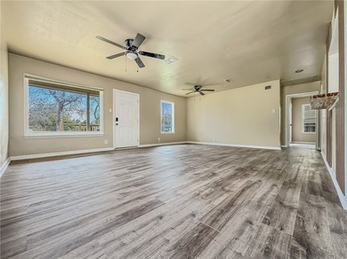 Beautifully updated coastal charmer in sought-after PA Cliffs! - photo 8