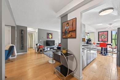 Beautiful and well-maintained condo in an incredible location - photo 6