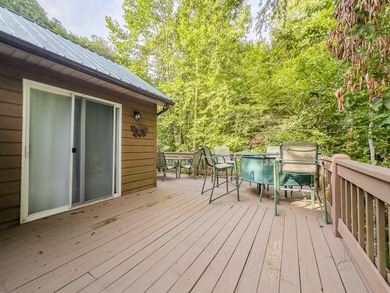 Charming 3-Bed, 3-Bath Cabin in Lake Cumberland Resort! A MUST - photo 39