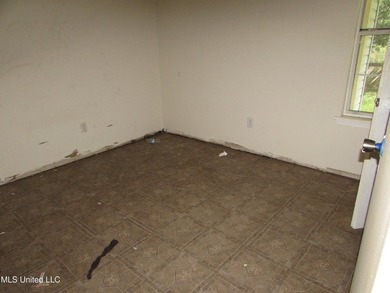 3 bedroom 2 bath fixer upper in a nice neighborhood with a - photo 11