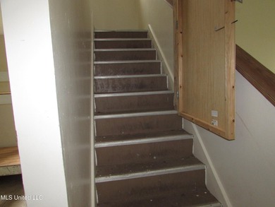 3 bedroom 2 bath fixer upper in a nice neighborhood with a - photo 14