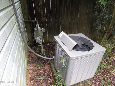 3 bedroom 2 bath fixer upper in a nice neighborhood with a - photo 23