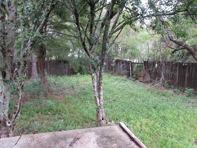3 bedroom 2 bath fixer upper in a nice neighborhood with a - photo 25