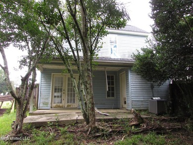 3 bedroom 2 bath fixer upper in a nice neighborhood with a - photo 27