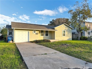 Charming, beautifully remodeled 2-bedroom, 1-bath, 1 car garage - photo 2
