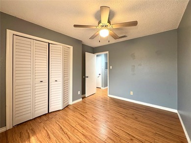 Welcome to this beautifully maintained 2-bedroom, 1.5-bath condo - photo 12