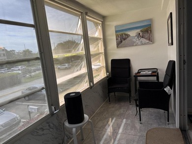 Charming one-bedroom, one-bathroom condominium located in - photo 12