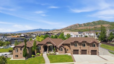 Experience resort-style living in this extraordinary Highland - photo 1