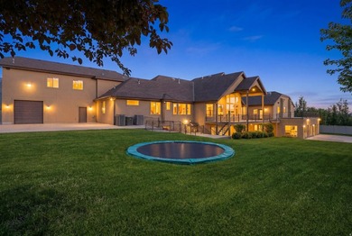 Experience resort-style living in this extraordinary Highland - photo 4