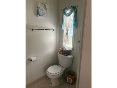Beautifully kept, very clean mobile home has 2 bedrooms, 2 - photo 15