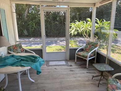 Beautifully kept, very clean mobile home has 2 bedrooms, 2 - photo 20