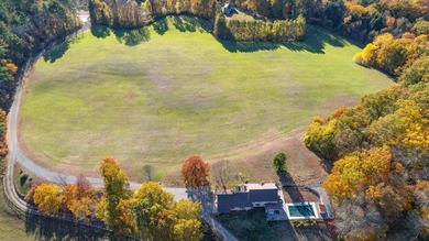 A site to behold is waiting for you on River Rd. as the - photo 3