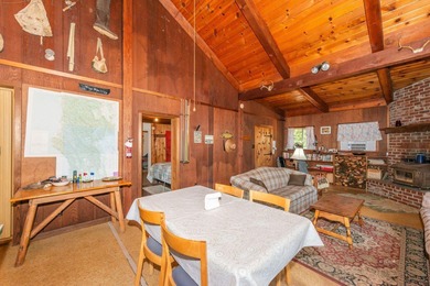Step back in time with this classic 1940s vintage cabin - photo 8