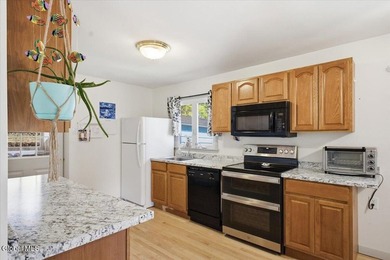 Come see this super cute home just around the corner from the - photo 15