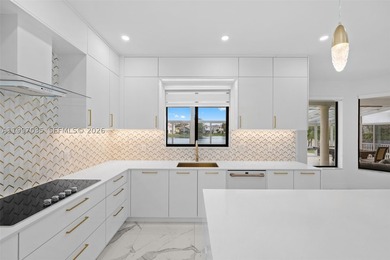A statement in modern architecture, this stunning Miramar Estate - photo 16