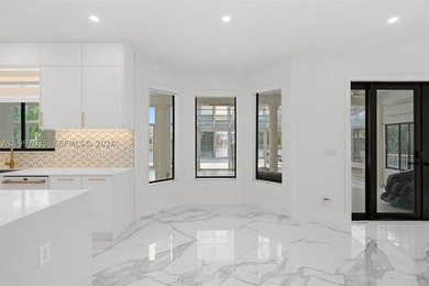 A statement in modern architecture, this stunning Miramar Estate - photo 19