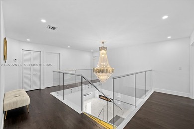 A statement in modern architecture, this stunning Miramar Estate - photo 23
