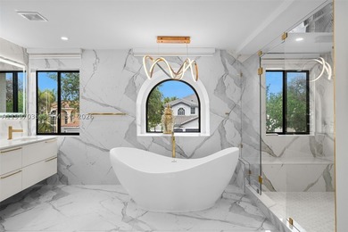 A statement in modern architecture, this stunning Miramar Estate - photo 24